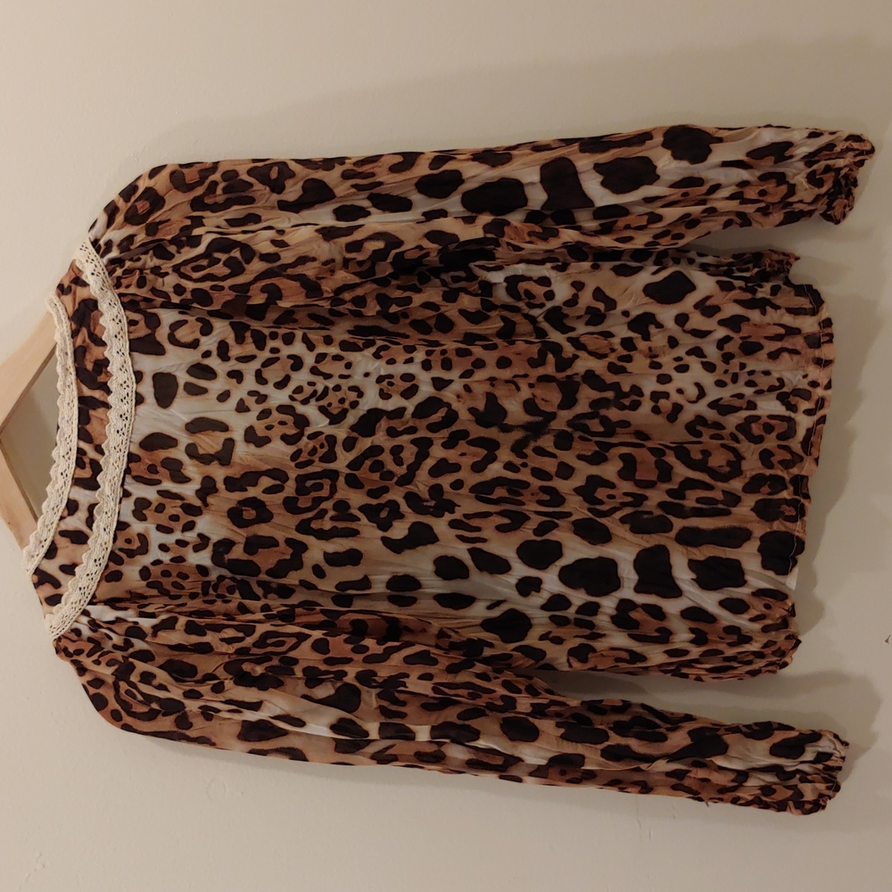 Bebe cheetah print top size small - Picture 2 of 8